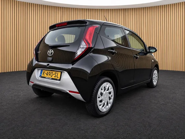 Toyota Aygo 1.0 VVT-i x-play | Camera | Carplay